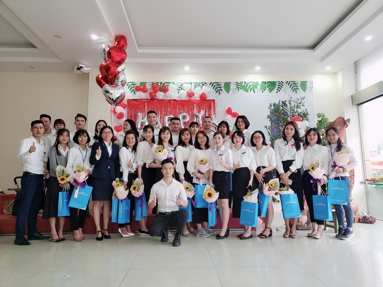 Tập thể nhân viên bđs Kinh Bắc