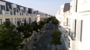 shophouse-hai-mat-tien-thiet-ke-thoang-rong